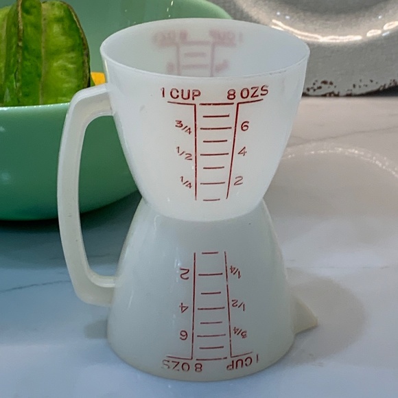 Vintage Classic Tupperware Double Measuring Cup - Picture 8 of 14